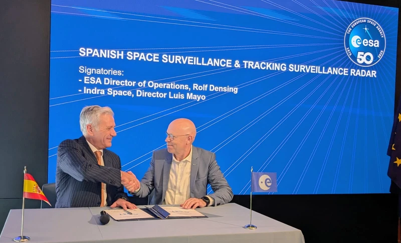 Firma del acuerdo entre Indra Group y la ESA. Foto: Indra